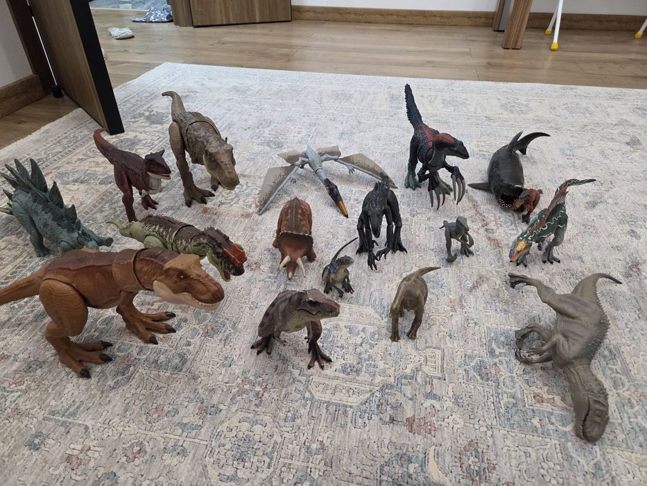 Продам динозавры-игрушки