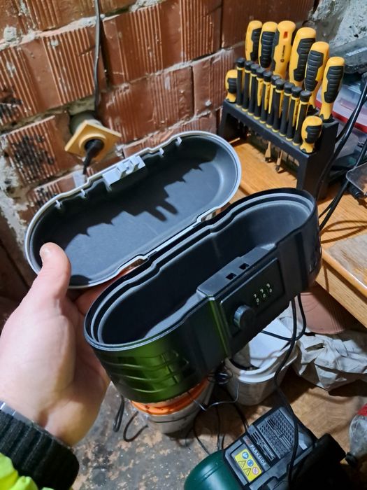 Продавам удобна кутия за велосипед Walfort. Идеална за сигурно съхране