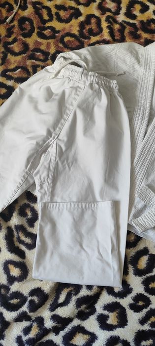 Продам костюм для карате детский