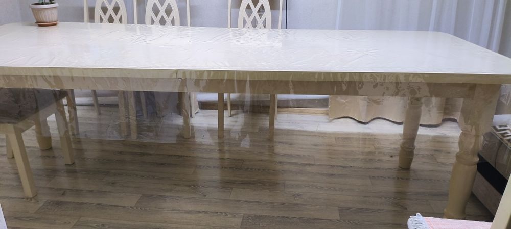 Продам  стол в гостинную