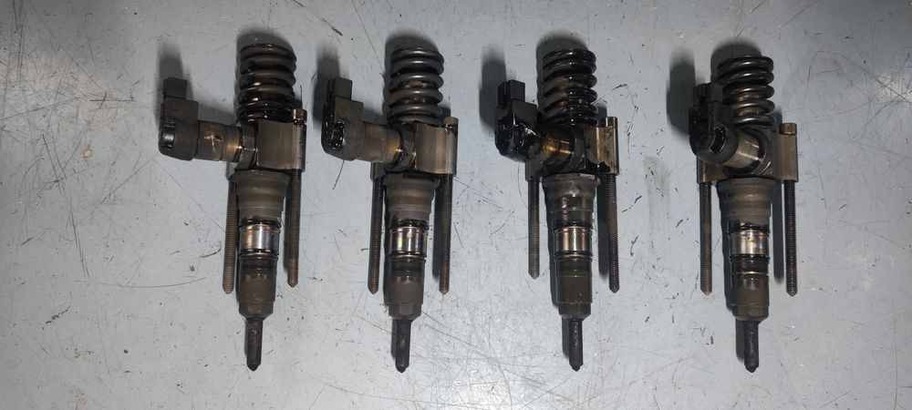 Injector injectoare volkswagen vw golf 5 hatchback BMN cod 03G130073M