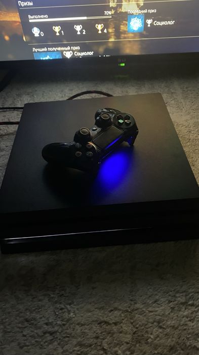 Ps 4 pro  1 TB…..
