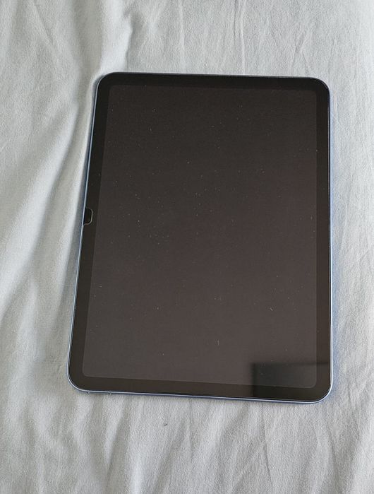 iPad 10 64GB  în stare foarte bună