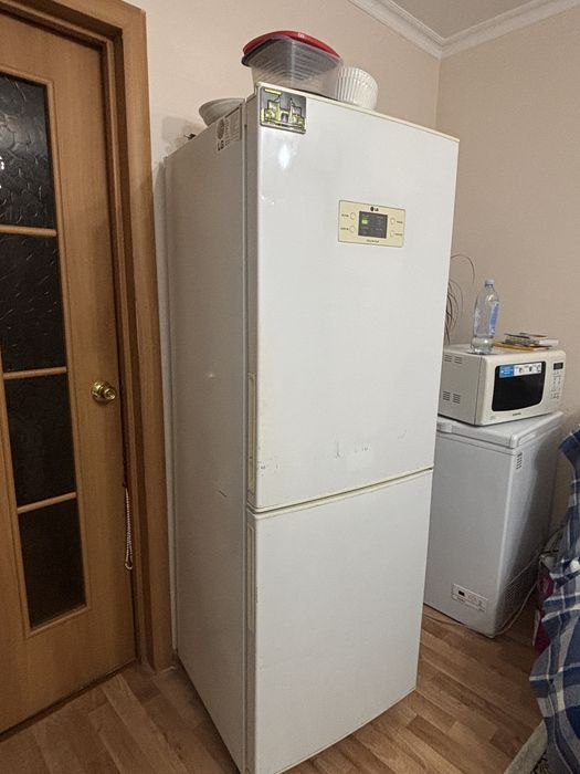 Холодильник с морозильником