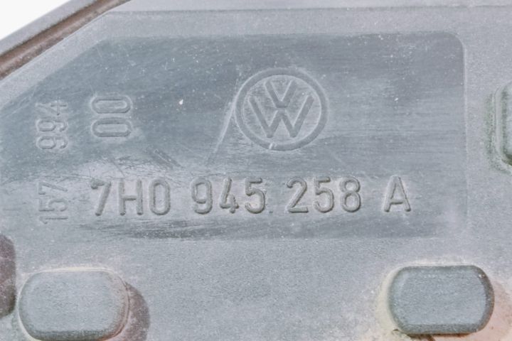 Soclu Stop Dreapta 7H0945258A Volkswagen VW Transporter T5