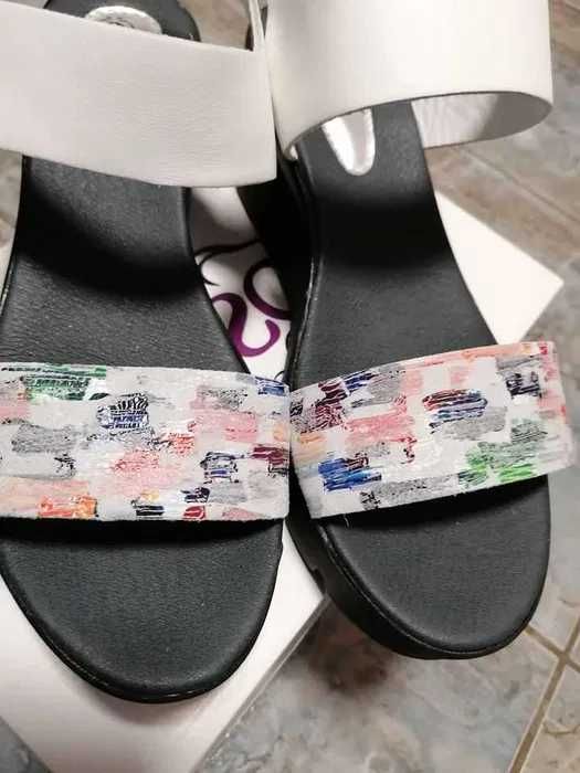 Sandale de piele pictate