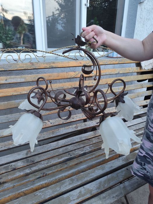 Продам красивую люстру