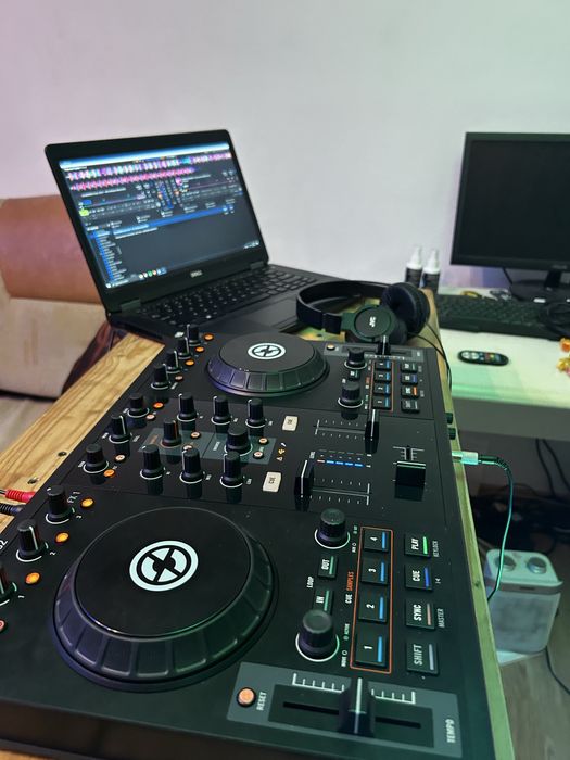 DJ Controller Traktor S2 Mk1
