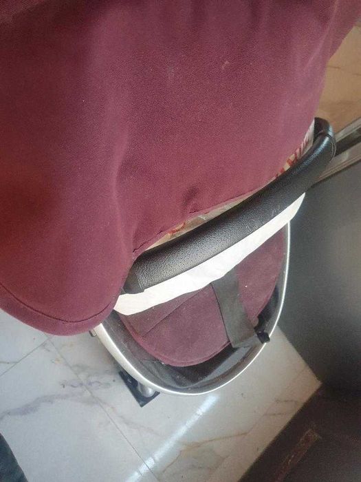 Vand urgent carut copii