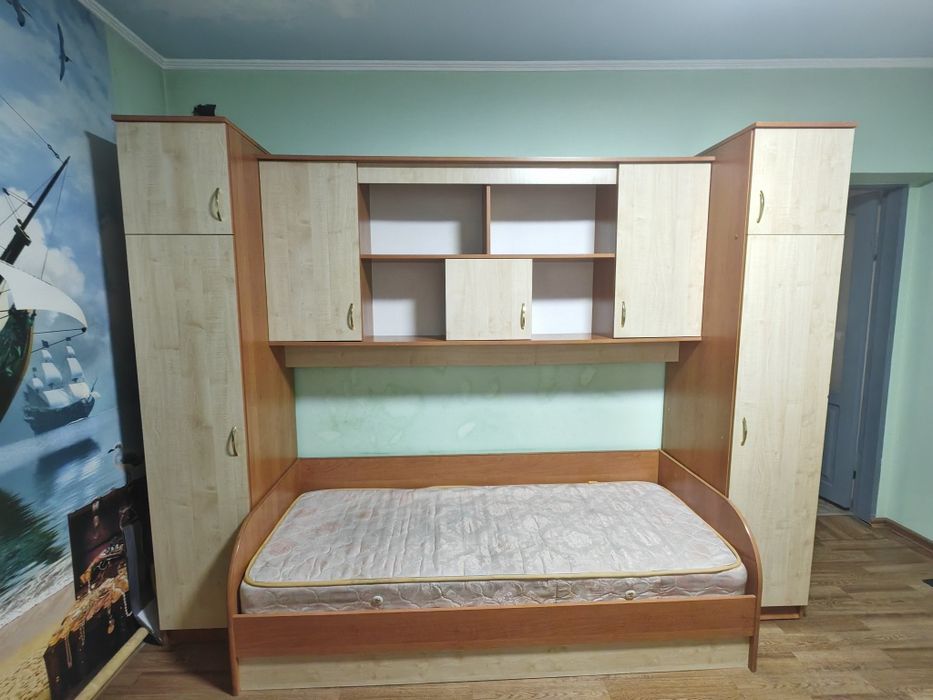 Продам гарнитур для подростка