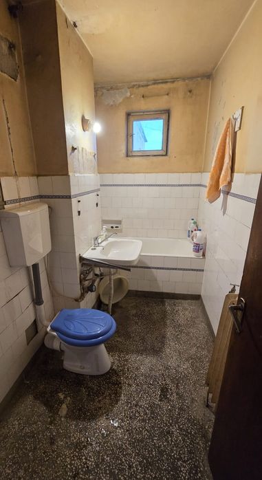 Proprietar vând apartament decomandat 3 camere 90 mp Brad zona Spital