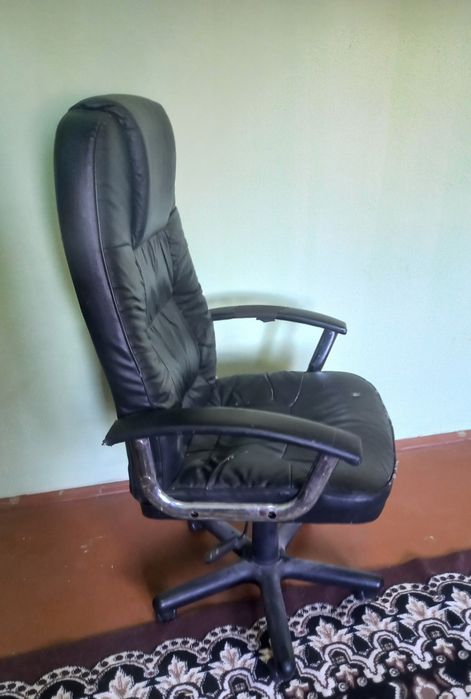 Ofis kreslosi sotiladi