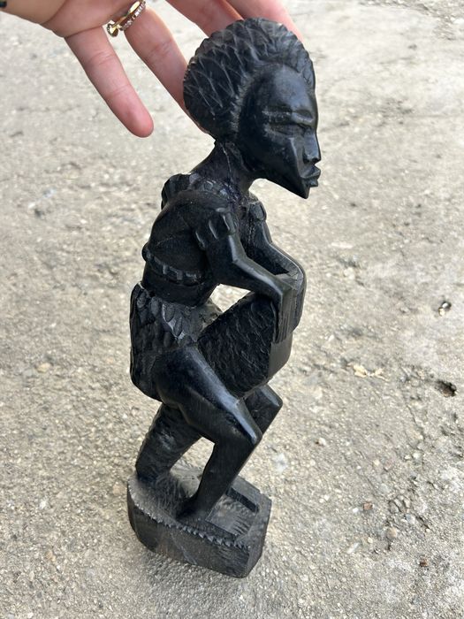 Statueta din lemn masiv