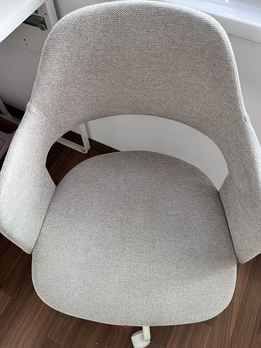 Офис стол текстил с бяла основа