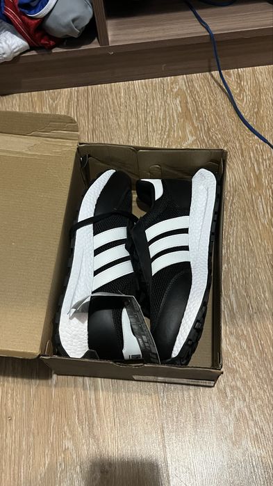 Кроссовки Adidas
