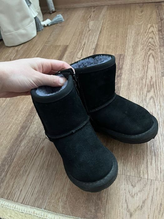 Продам угги 23 размер