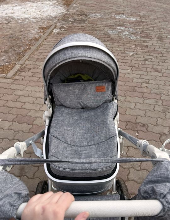 Продам детскую коляску 3 в 1