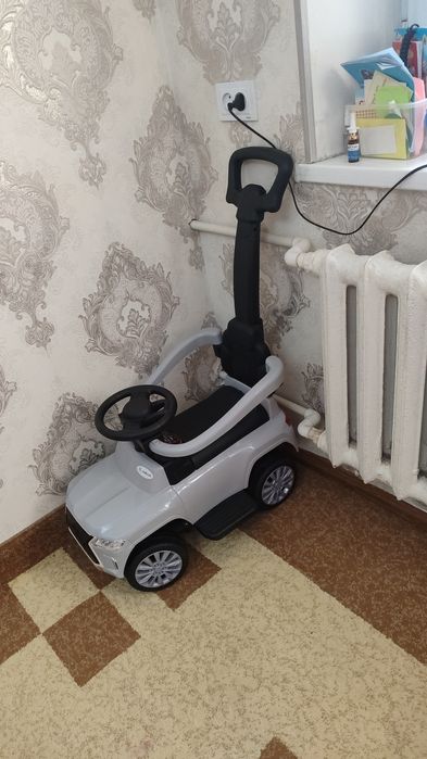 Bolalar mashinasi sotiladi