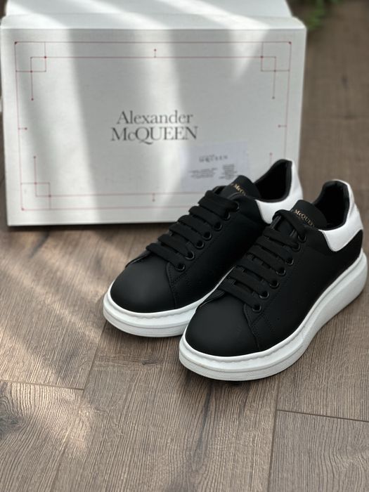 Adidasi ALEXANDER MCQUEEN l Produs NOU Unisex | Adidasi Baieti Fete | Mcqueen  ALB | Mcqueen  Negru | Mcqueen Negru - Alb | Calitate Premium