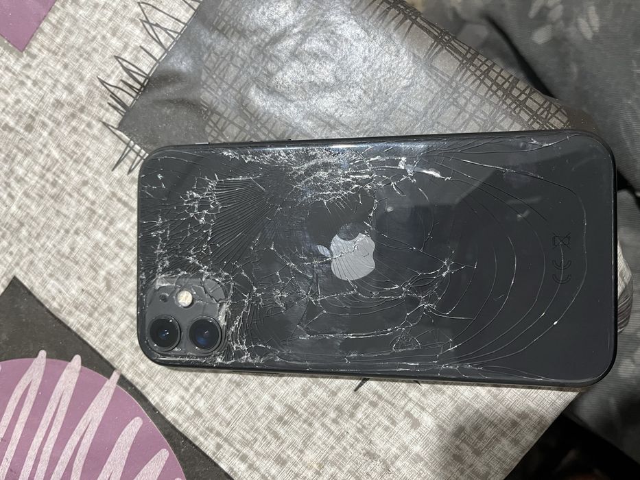 Продам айфон 11.