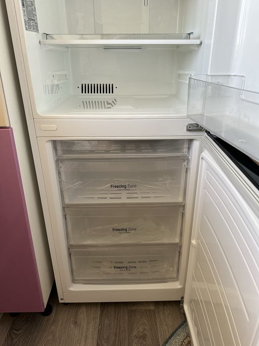 Продам холодильник, требует ремонта