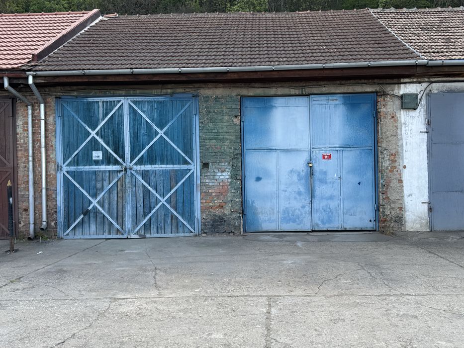 Garaje cu teren de inchiriat