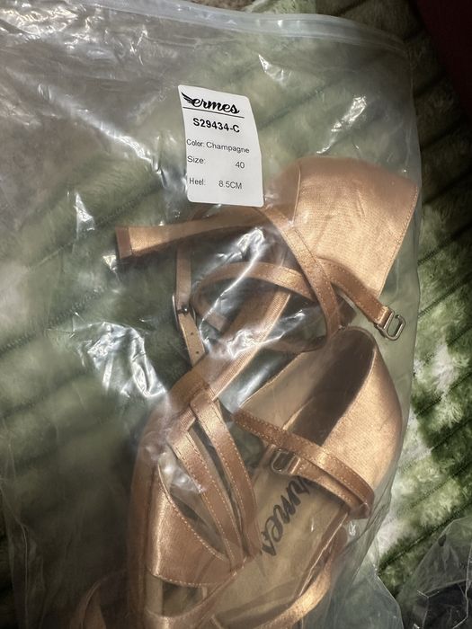 Vand pantofi ermes, de dans latino, nr 40 noi nepurtați