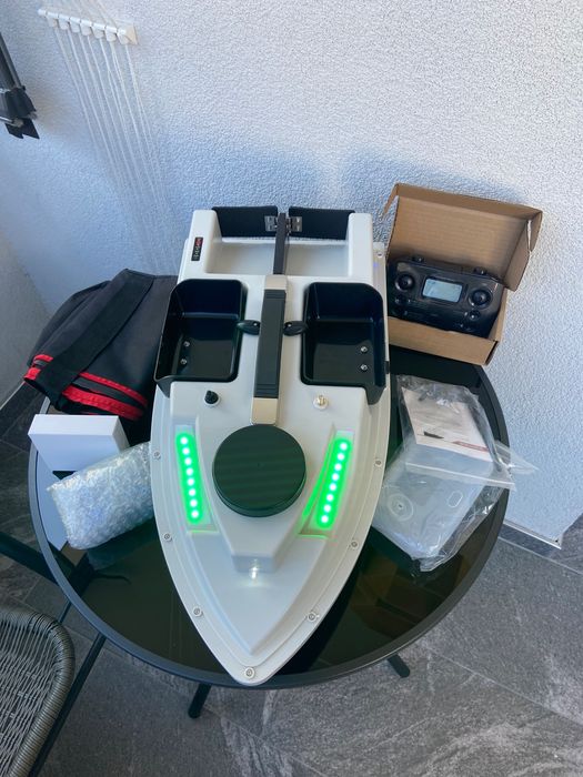 Лодка за захранка D19,GPS-99 точки