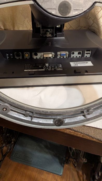 Монитор dell,диагональ 50см