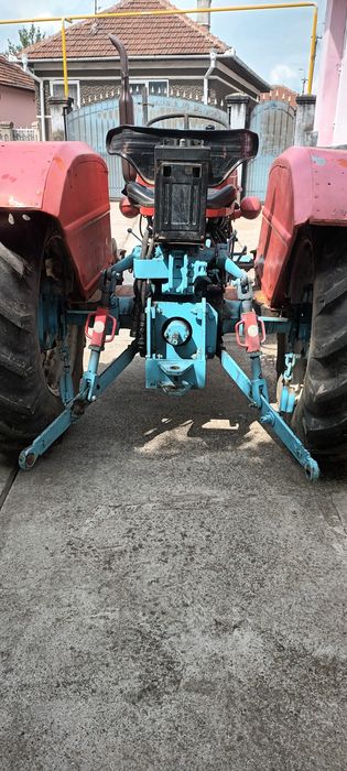 Vând tractor u445