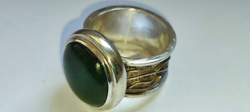 Эксклюзивное серебряное кольцо с камнем НЕФРИТ, разм.20