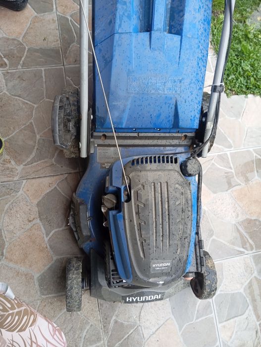 Vând motocoasă  hiunday