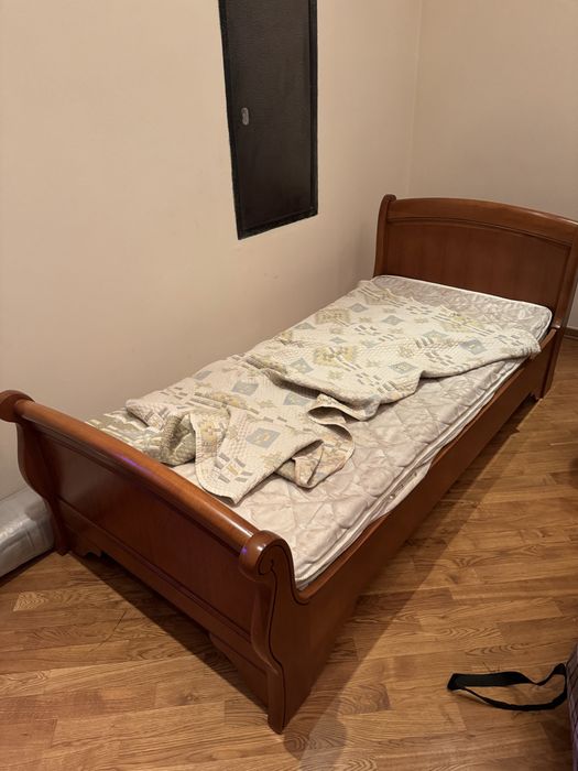 Продаю гарнитур в спальню