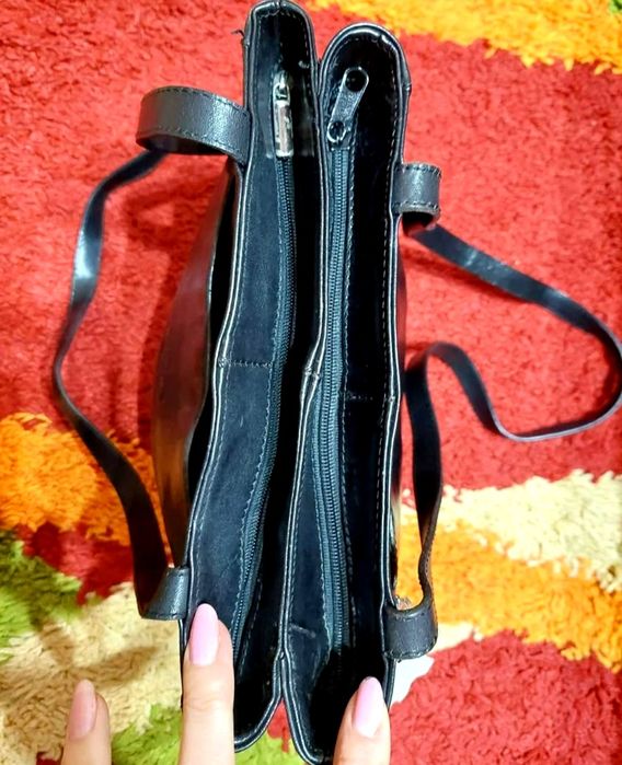 Poșetă piele naturală, cu tortițe lungi și 2 compartimente.