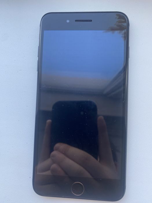 Продам телефон айфон 7+