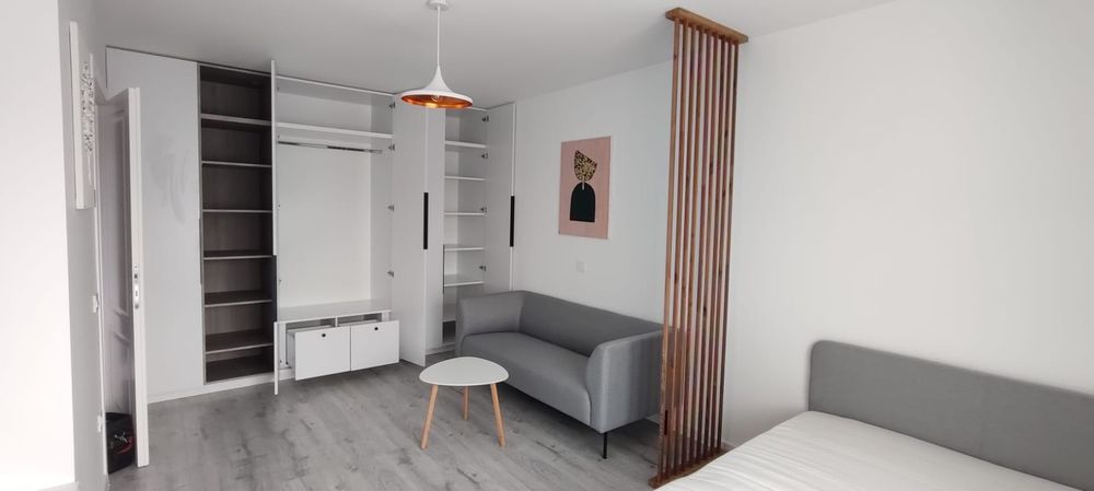 PF, închiriez Apartament 1 camera decomandat in completul Poitiers Towers.