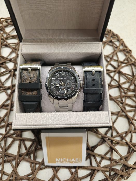 Ceas Michael Kors MK8966 – Chronograph Black – Full Set