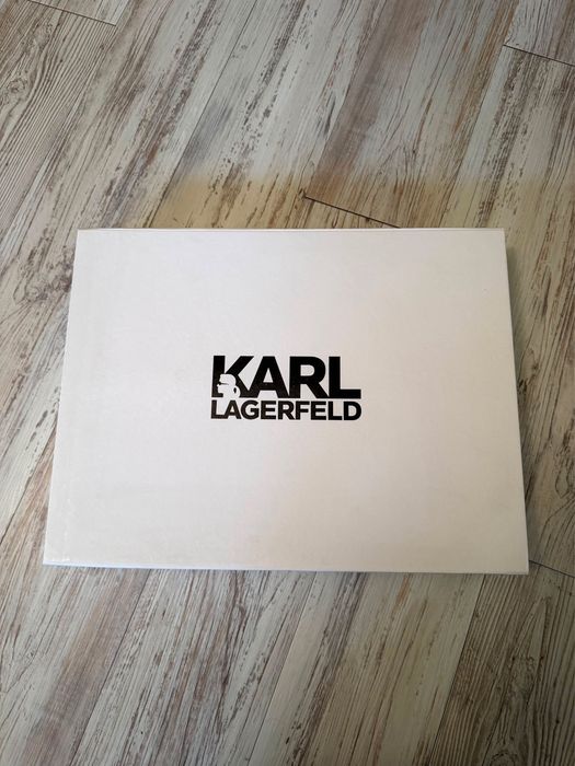 Шал на Karl Lagerfeld