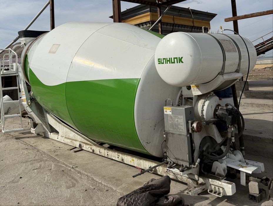 автобетоносмеситель HOWO Бочка новый