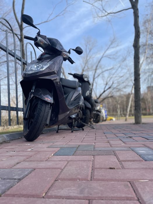 Inchiriez scuter stil vespa 25km/H fara permis