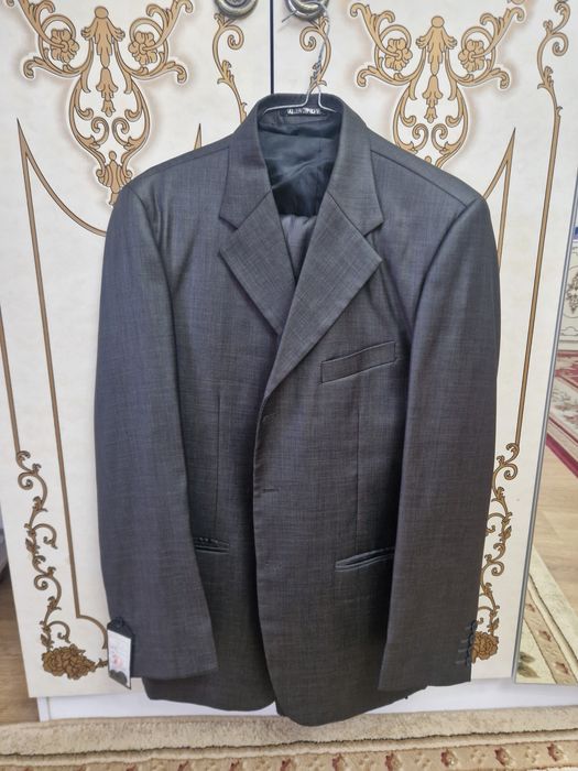 Продам костюм тройка