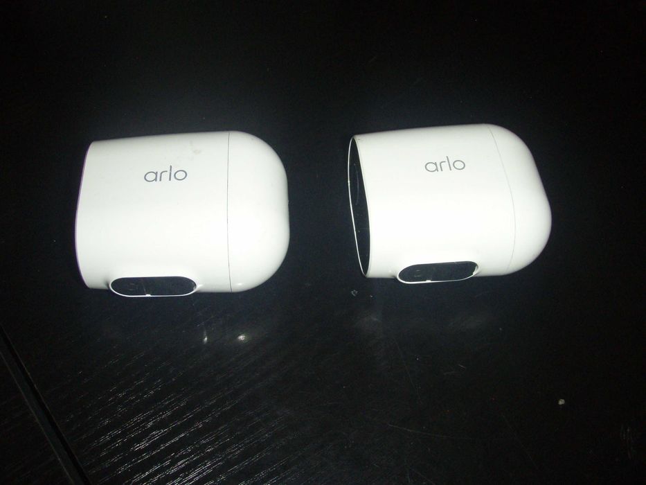 camera de supraveghere wireless ARLO Essential Spotlight VMC2030