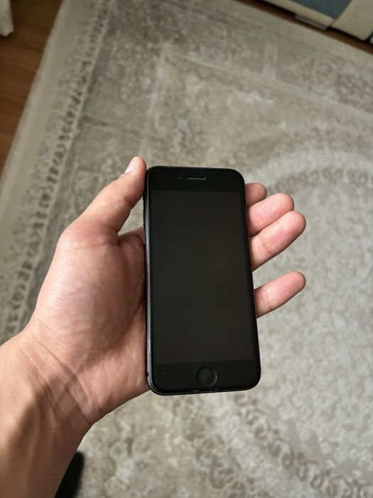 iPhone 8 (Айфон) в хорошем состояний