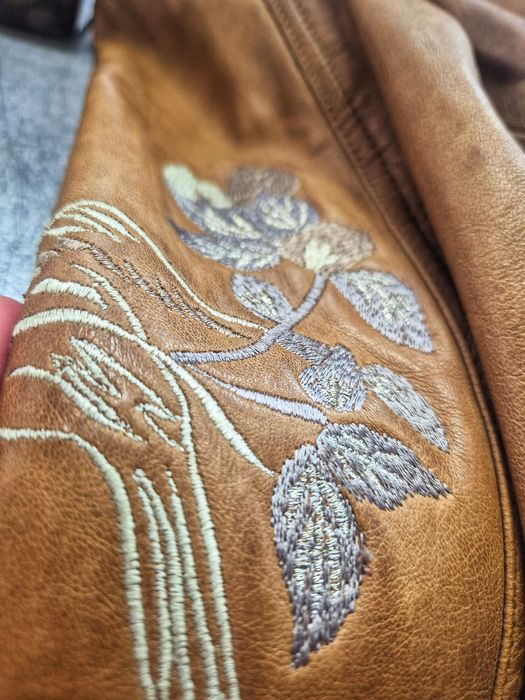 Кожено яке с бродерия