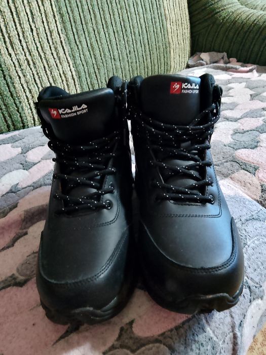 Продам ботинки зимние на мальчика