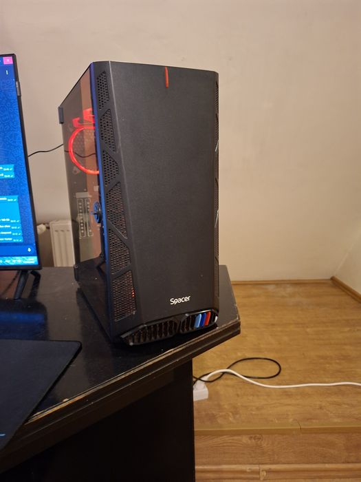 Vând pc de  gaming
