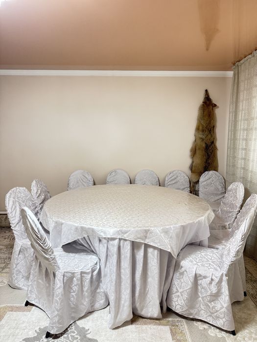 Стол со стульями и с чехлом продается