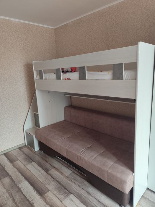 Продам двухъярусную кровать с диваном