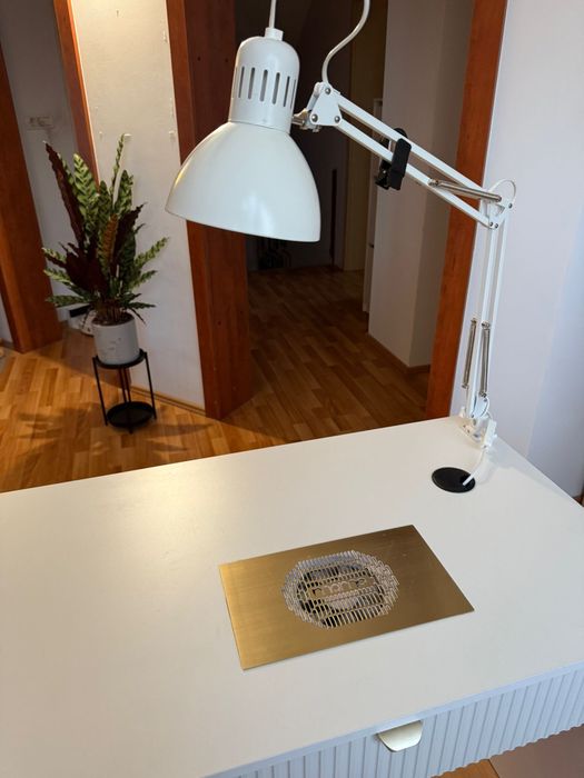Vand masa de manichiura cu aspirator incorporabil + lampa de lumina