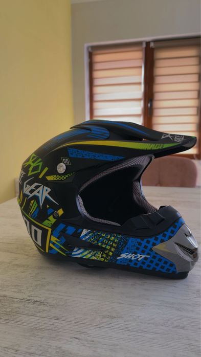 Cască cu ochelari nouă